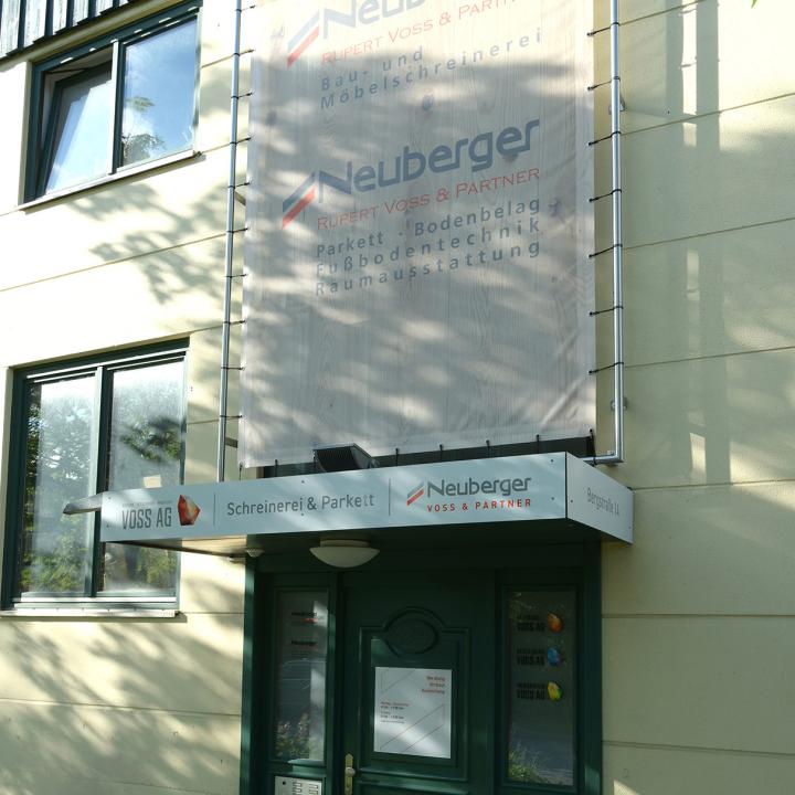 Außenaufnahme Firmensitz der Neuberger Parkett und Fussbodentechnik GmbH in Taufkirchen bei München